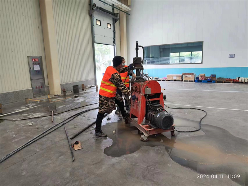 崖城镇厂房地面下沉塌陷注浆加固施工